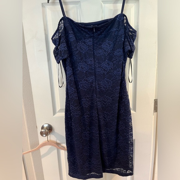 GUESS Women's Off The Shoulder Printed Embroidered Mesh Dress - Picture 5 of 7